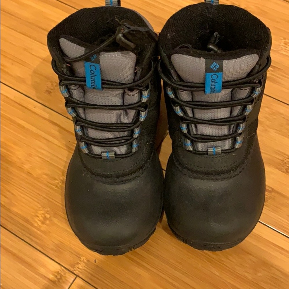 Like new toddler boy size 10 Columbia snow boots